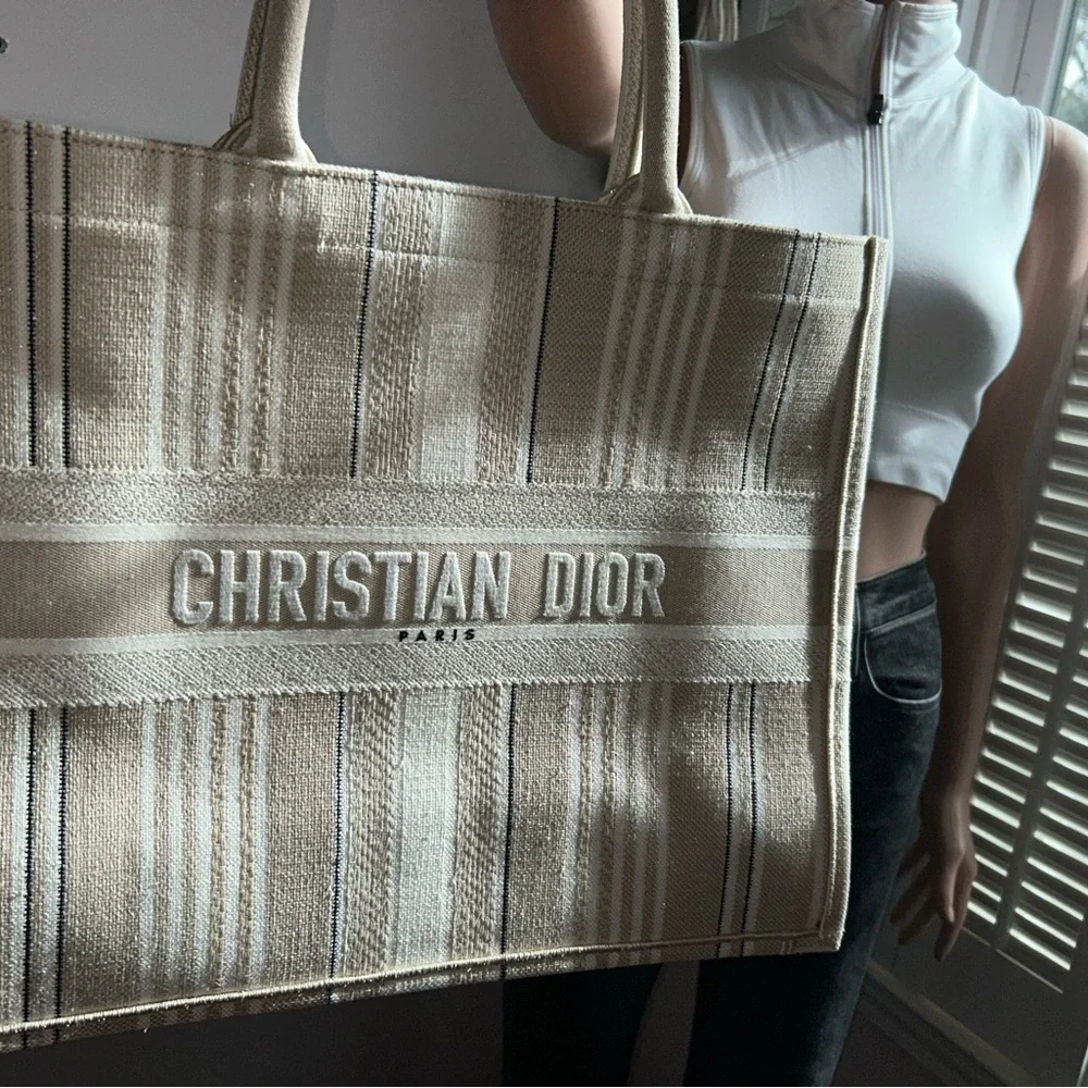 Dior Beige Tote Bag - LARGE - Picture 6 of 9